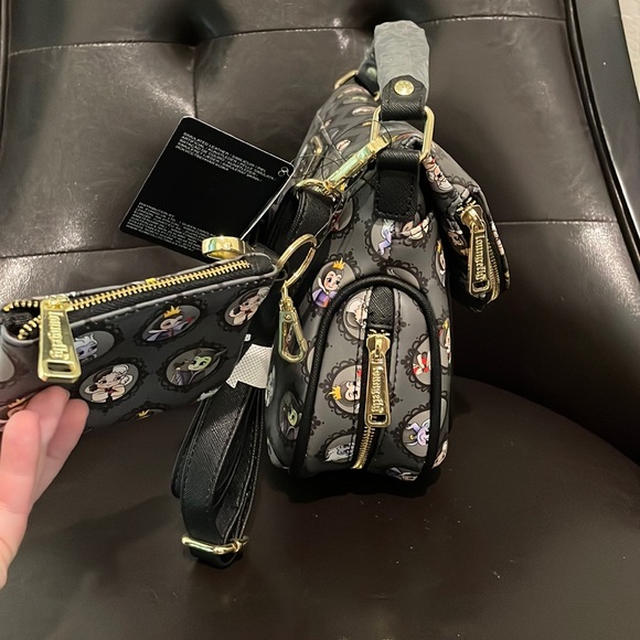 SOLD - Loungefly Chibi Villains Portraits AOP Crossbody w/ Matching Wallet - Picture 4 of 10
